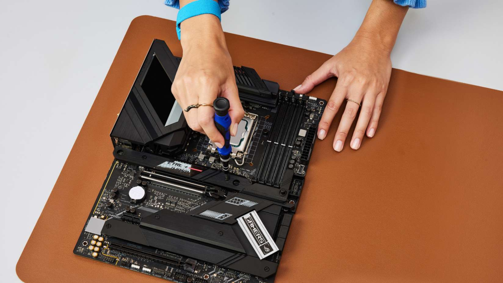 Kako zgraditi intel gaming računalnik v letu 2024 11 Kako zgraditi intel gaming računalnik v letu 2024